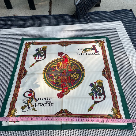 Vintage‎ Book Of Kells Ireland Scarf Momento Booklover Library Celtic - Picture 6 of 6